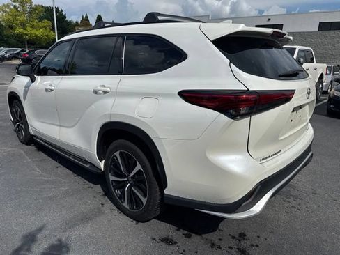 Used 2021 Toyota Highlander XSE AWD/4WD image 3