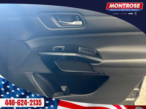 Used 2022 Nissan Pathfinder S image 28