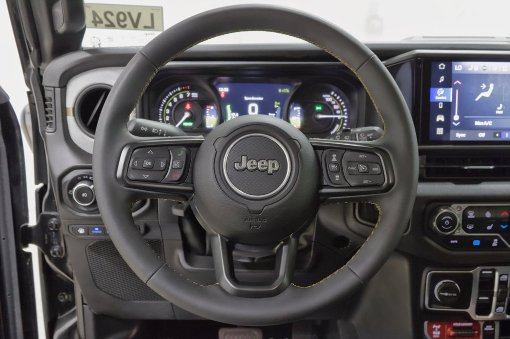 Used 2024 Jeep Wrangler Unlimited AWD/4WD image 23