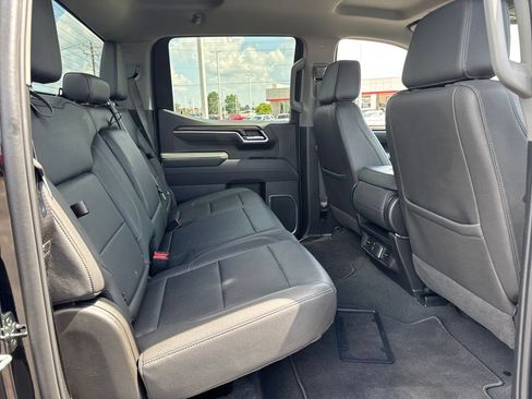 Used 2025 GMC Sierra 1500 SLT AWD/4WD image 13