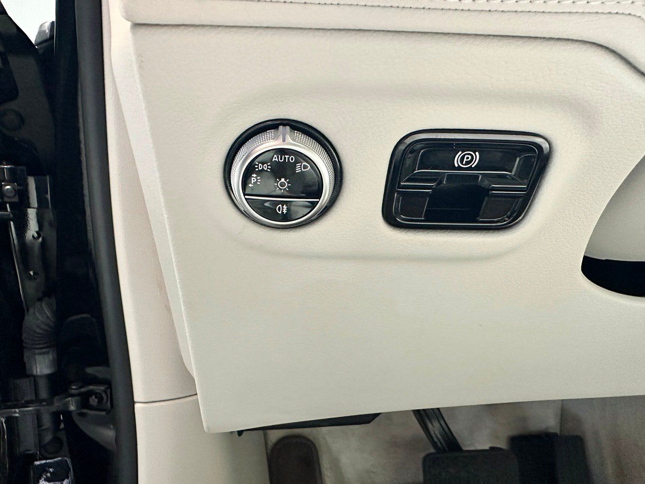 Used 2023 Mercedes-Benz EQE 500 4MATIC SUV image 17