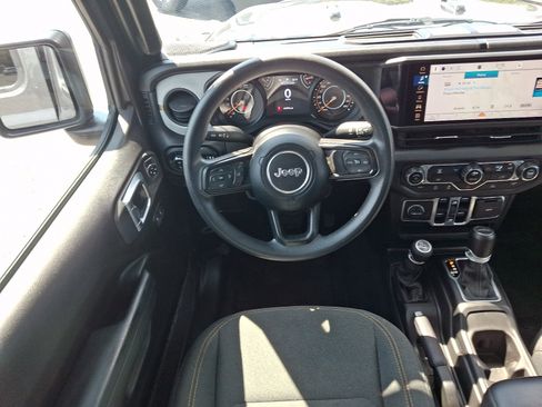 Used 2024 Jeep Gladiator Sport AWD/4WD image 11