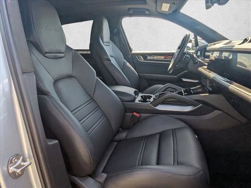 Used 2025 Porsche Cayenne Turbo image 18