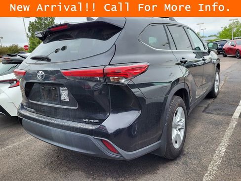 Used 2021 Toyota Highlander LE AWD/4WD image 5