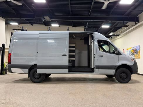 Used 2022 Mercedes-Benz Sprinter 2500 image 28