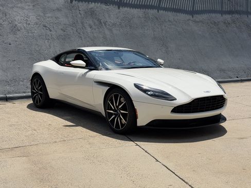 Used 2019 Aston Martin DB11 Coupe RWD image 18