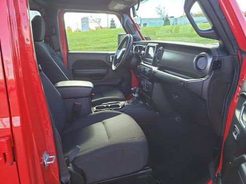 Used 2023 Jeep Gladiator Sport image 15