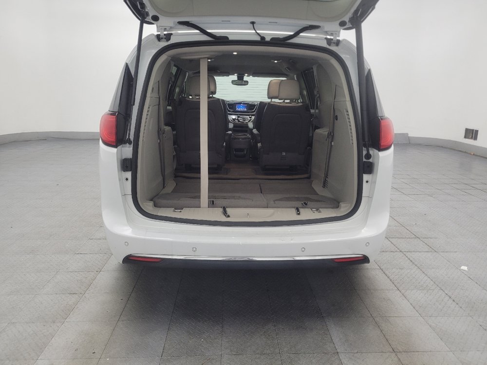 Used 2019 Chrysler Pacifica Touring-L FWD image 29