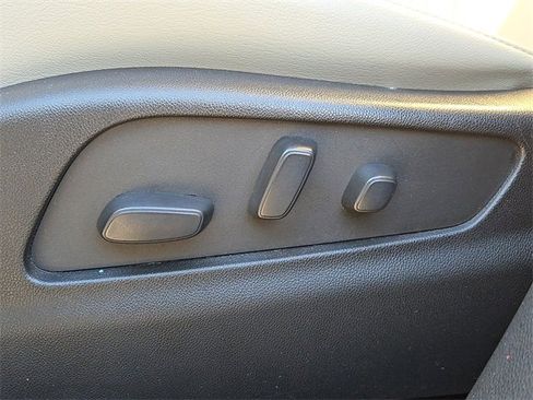 Used 2022 Cadillac XT4 Premium Luxury w/ Safety Alert Package image 17