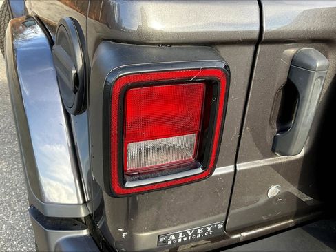 Used 2019 Jeep Wrangler Unlimited Sahara AWD/4WD image 27