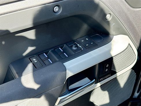 Used 2023 Land Rover Defender 130 SE image 19