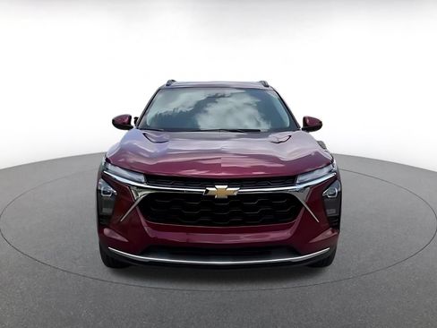 Used 2025 Chevrolet Trax LT w/ LT Convenience Package FWD image 4