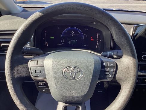 Used 2025 Toyota Camry LE image 25