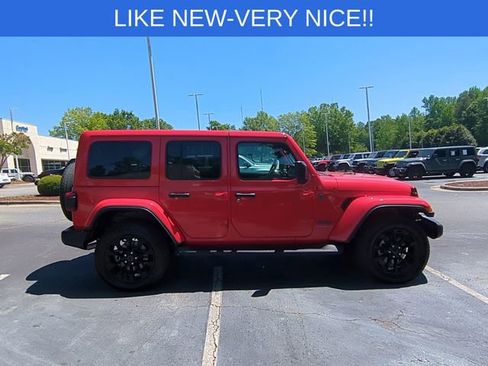 Used 2025 Jeep Wrangler Unlimited Sahara AWD/4WD image 6
