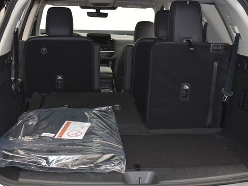 Certified 2025 Nissan Pathfinder SL w/ SL Premium Package image 18