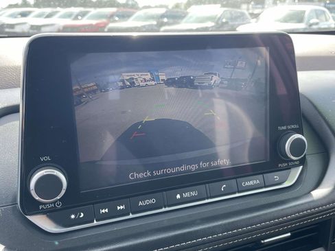 Used 2023 Nissan Rogue SV image 15