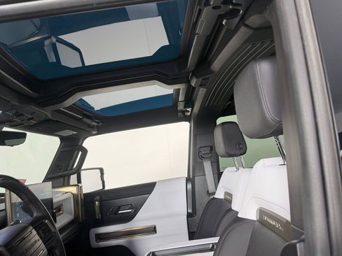 Used 2025 GMC Hummer EV 3X w/ LPO, Dark Essentials Package AWD/4WD image 22