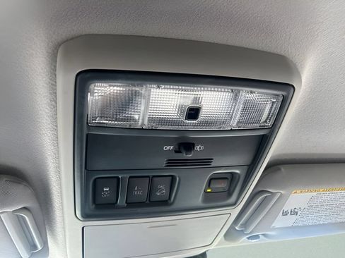Used 2020 Toyota 4Runner SR5 AWD/4WD image 28