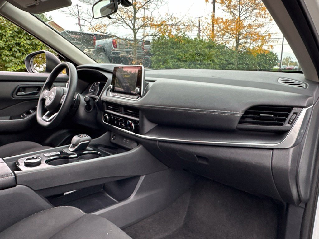 Used 2024 Nissan Rogue S AWD/4WD image 21