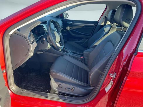 Certified 2024 Volkswagen Jetta SE image 5