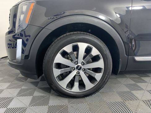 Used 2022 Kia Telluride EX w/ EX Premium Package FWD image 11