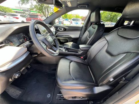 Used 2025 Jeep Compass Limited AWD/4WD image 19