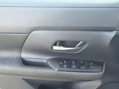 Used 2025 Nissan Kicks SV AWD/4WD image 19