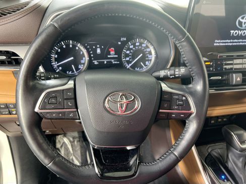 Used 2021 Toyota Highlander Platinum image 11
