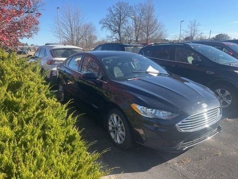 Used 2019 Ford Fusion SE image 3