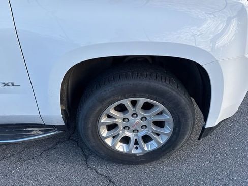 Used 2018 GMC Yukon XL SLT image 2