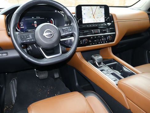 Used 2024 Nissan Pathfinder Platinum w/ Black Appearance Package FWD image 5