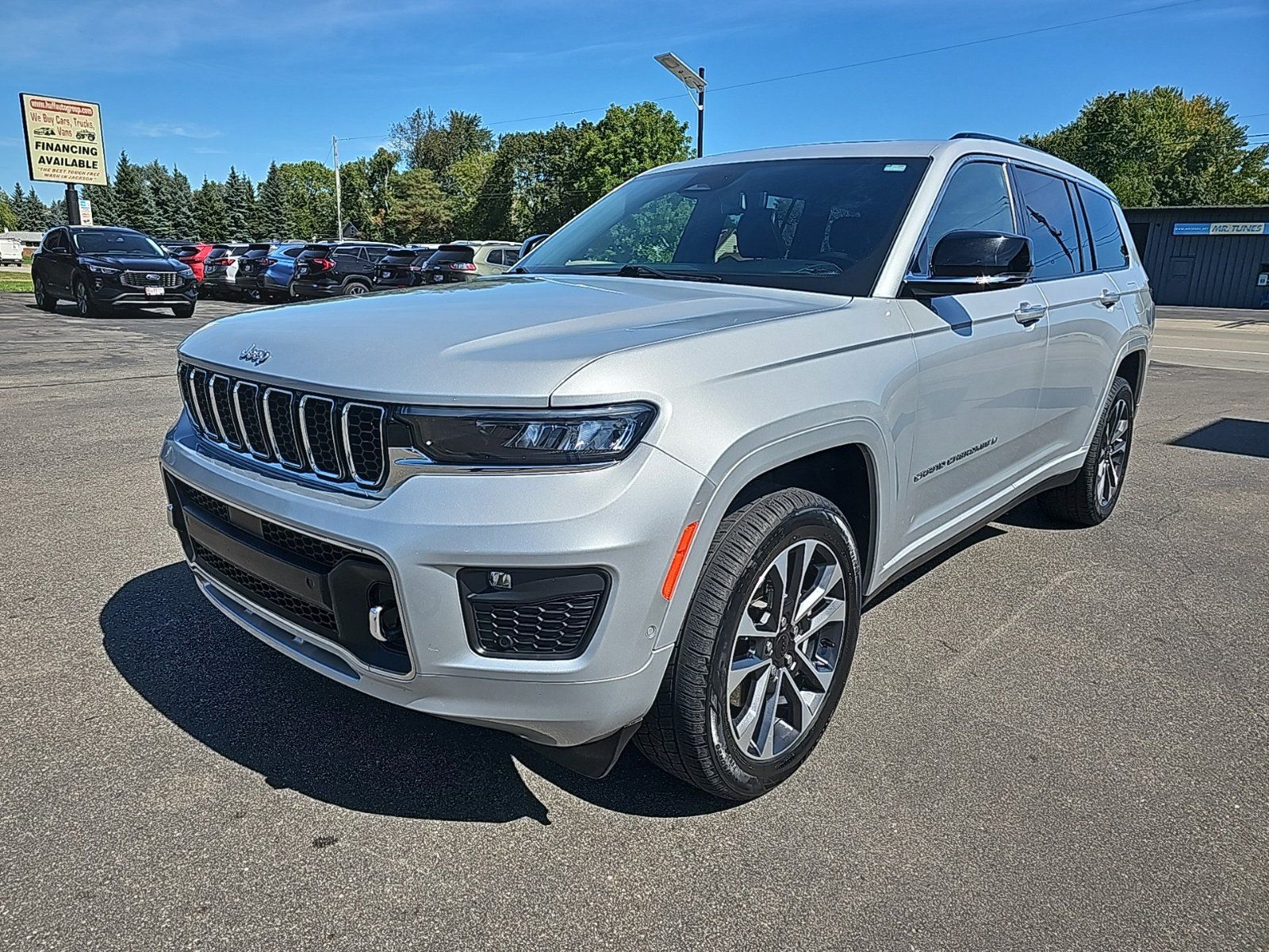 Used 2021 Jeep Grand Cherokee L Overland w/ Luxury Tech Group IV AWD/4WD image 7