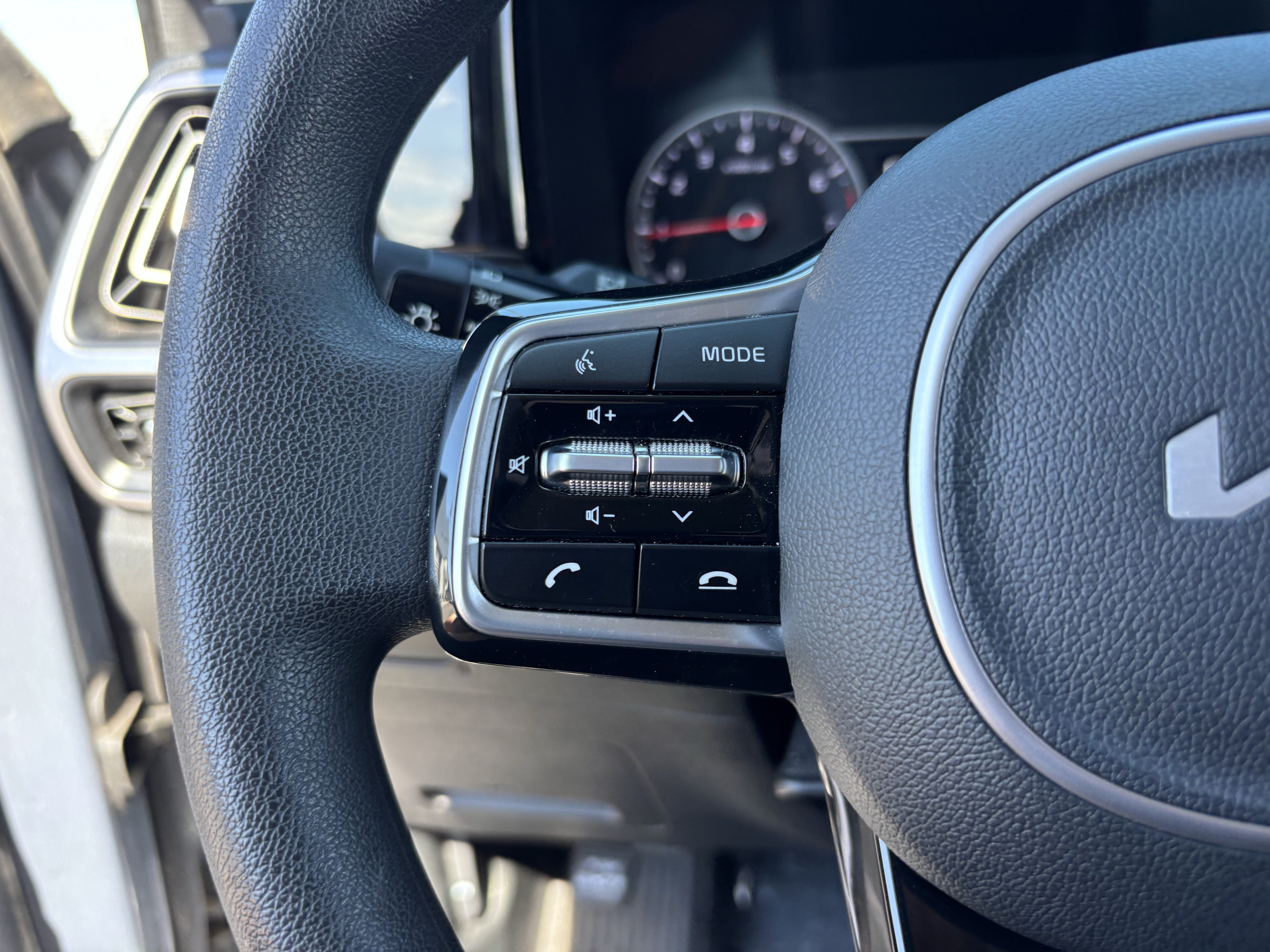 Certified 2022 Kia Sorento LX FWD image 25