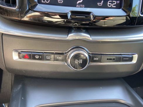 Used 2019 Volvo XC60 T6 Momentum w/ Premium Package AWD/4WD image 32