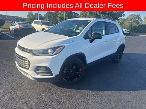 Used 2020 Chevrolet Trax LT w/ Redline Edition FWD image 1