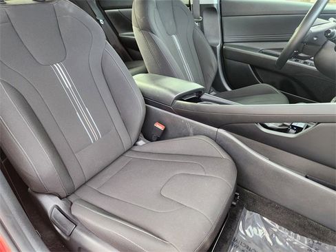 Used 2023 Hyundai Elantra SEL w/ Convenience Package image 18