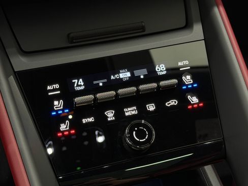 Certified 2025 Porsche Macan 4S Electric AWD/4WD image 37