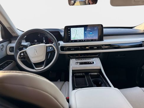 Used 2025 Lincoln Aviator Reserve w/ Luxury Package RWD image 14