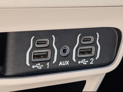 Used 2024 Chrysler Pacifica Touring-L FWD image 29