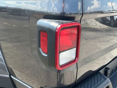 New 2025 Jeep Gladiator Sport image 31