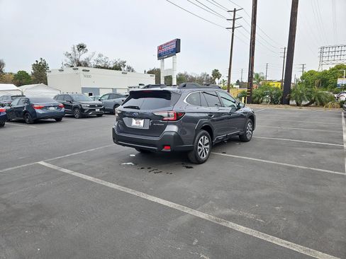 Used 2025 Subaru Outback Premium image 7