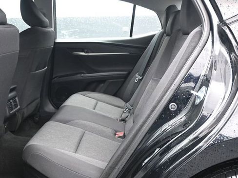 Used 2025 Toyota Camry SE image 5