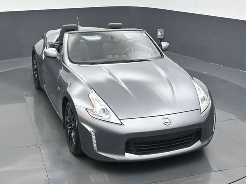 Used 2016 Nissan 370Z Roadster image 3