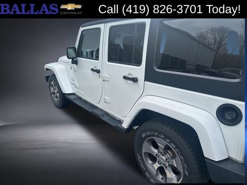 Used 2017 Jeep Wrangler Unlimited Sahara w/ Dual Top Group AWD/4WD image 4