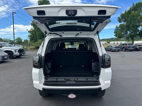 Used 2019 Toyota 4Runner TRD Off-Road Premium AWD/4WD image 11