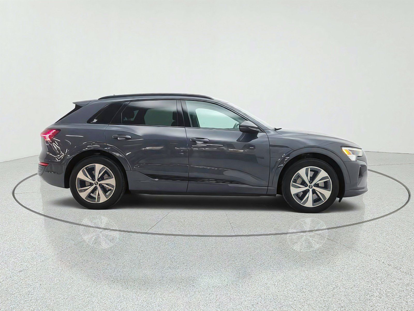 Used 2024 Audi Q8 e-tron Premium AWD/4WD image 4