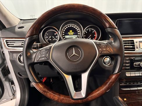 Used 2014 Mercedes-Benz E 250 BlueTEC 4MATIC Sedan image 13