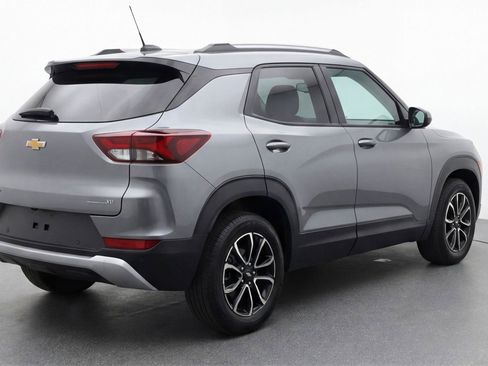 Used 2025 Chevrolet TrailBlazer LT w/ Driver Confidence Package image 9