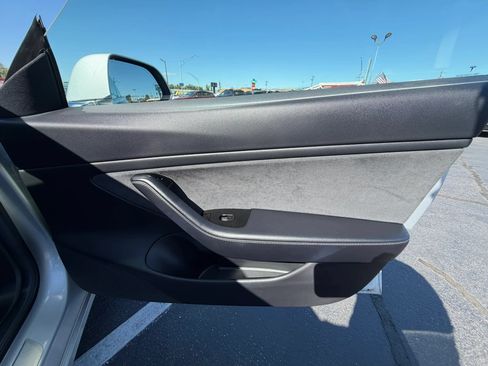 Used 2018 Tesla Model 3 Long Range RWD image 16
