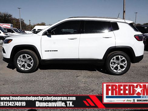 New 2026 Jeep Compass Latitude image 2